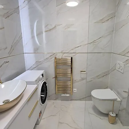 Apartman Naomi דירה