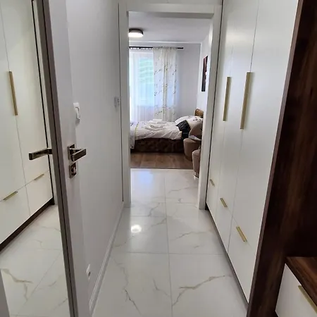 Apartman Naomi דירה *