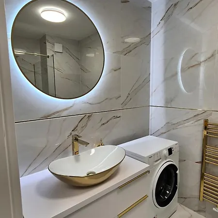 Apartman Naomi דירה *