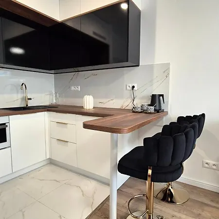 Apartman Naomi דירה